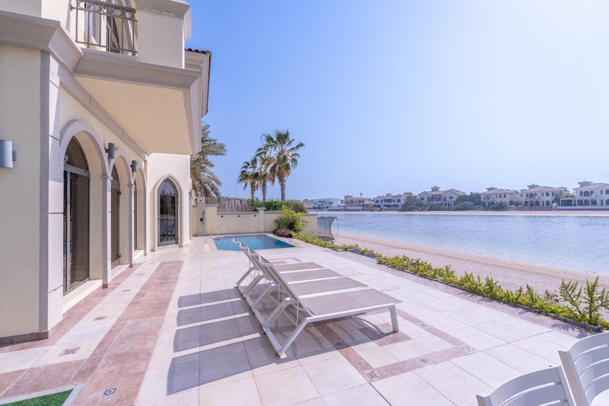 Elegant 5-bedroom On The With Private Pool At Palm Jumeirah Villa Dubai