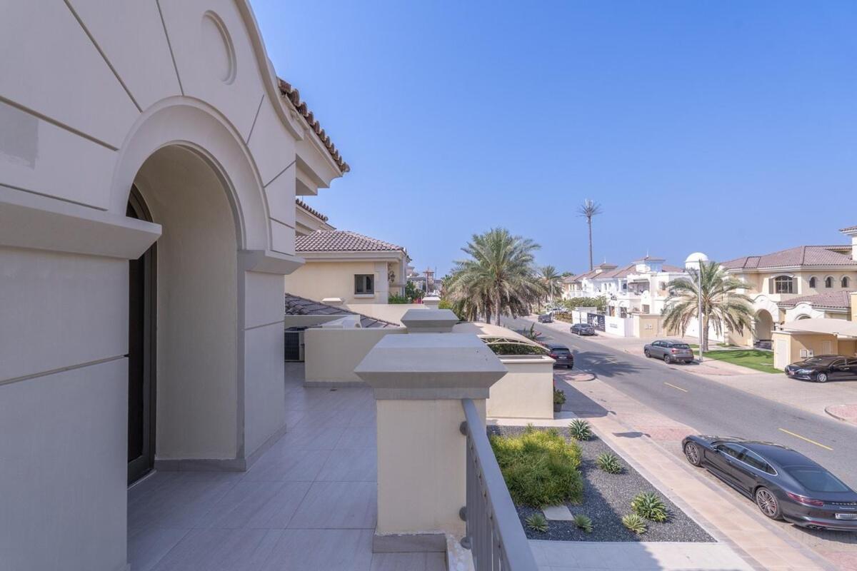 Elegant 5-bedroom On The With Private Pool At Palm Jumeirah *