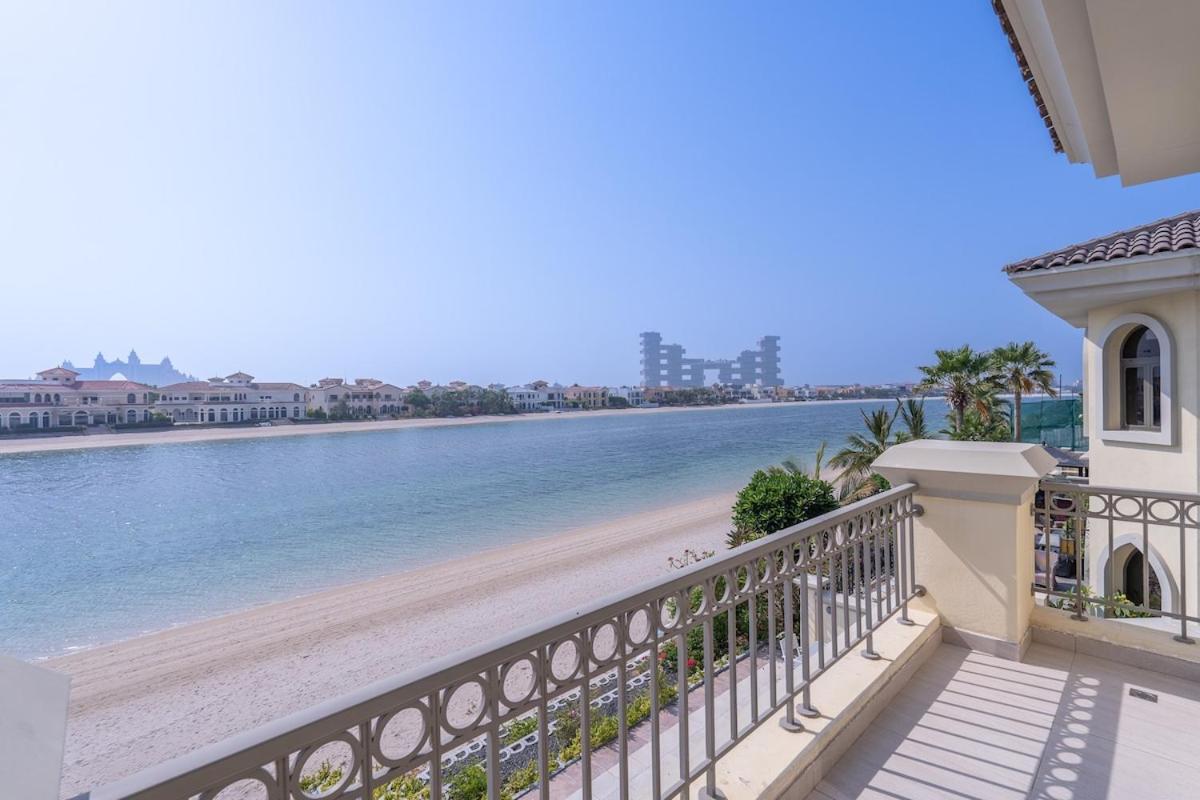Elegant 5-bedroom On The With Private Pool At Palm Jumeirah Villa