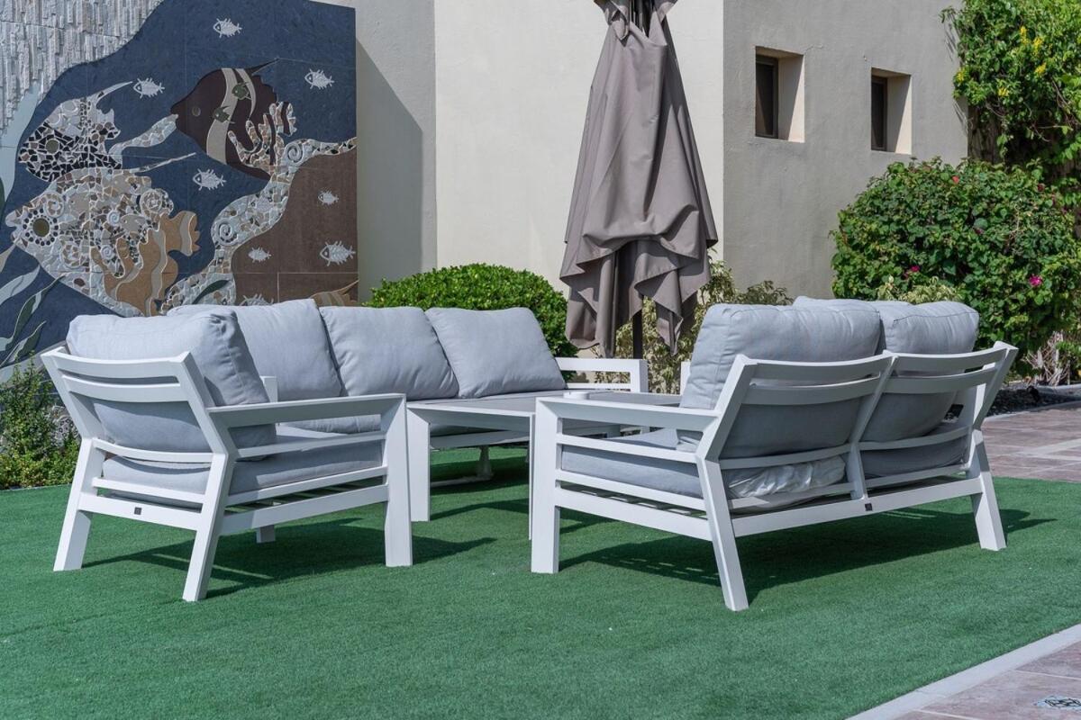 Elegant 5-bedroom On The With Private Pool At Palm Jumeirah Villa *