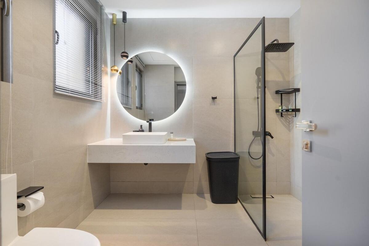 Elegant 5-bedroom On The With Private Pool At Palm Jumeirah Dubai