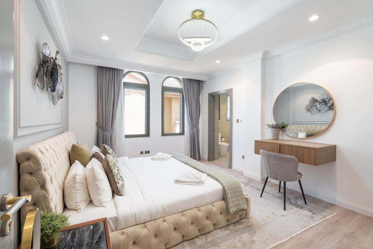 Elegant 5-bedroom On The With Private Pool At Palm Jumeirah *