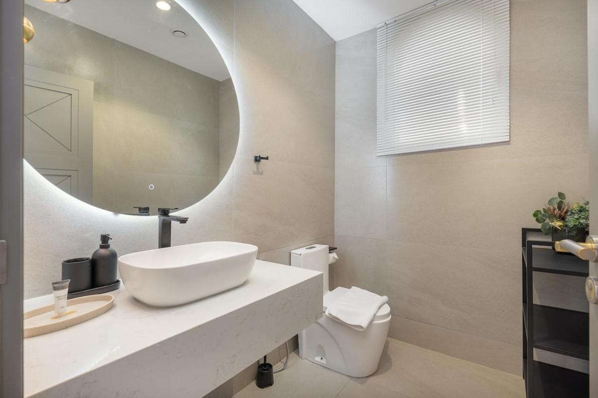 Villa Elegant 5-bedroom On The With Private Pool At Palm Jumeirah *