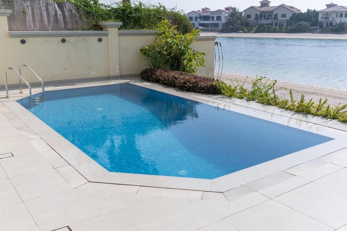 Elegant 5-bedroom On The With Private Pool At Palm Jumeirah Villa Dubai