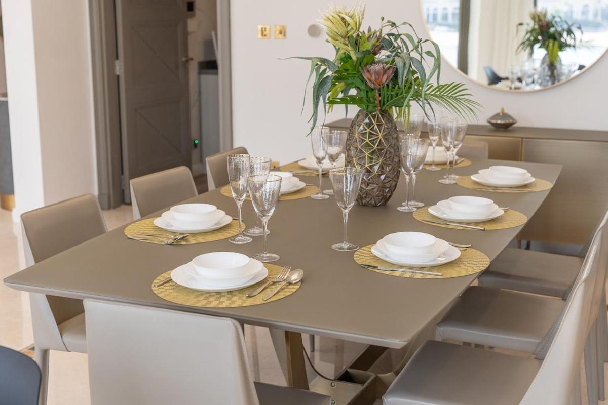 Elegant 5-bedroom On The With Private Pool At Palm Jumeirah Villa *