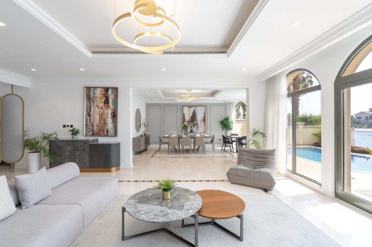 Elegant 5-bedroom On The With Private Pool At Palm Jumeirah Villa *