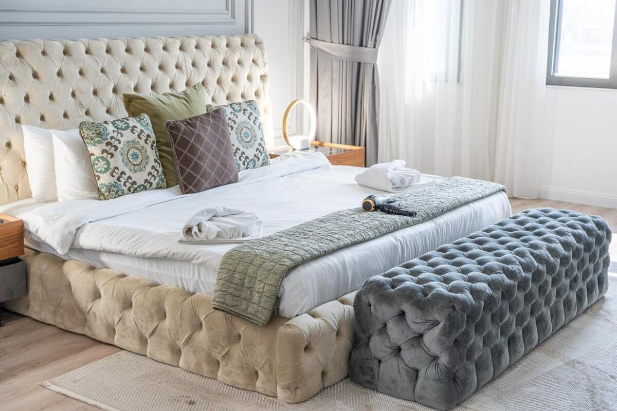 Elegant 5-bedroom On The With Private Pool At Palm Jumeirah Villa