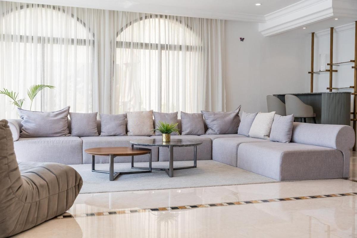 Elegant 5-bedroom On The With Private Pool At Palm Jumeirah Dubai