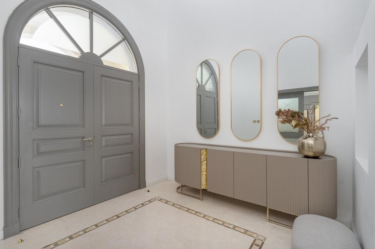 Elegant 5-bedroom On The With Private Pool At Palm Jumeirah