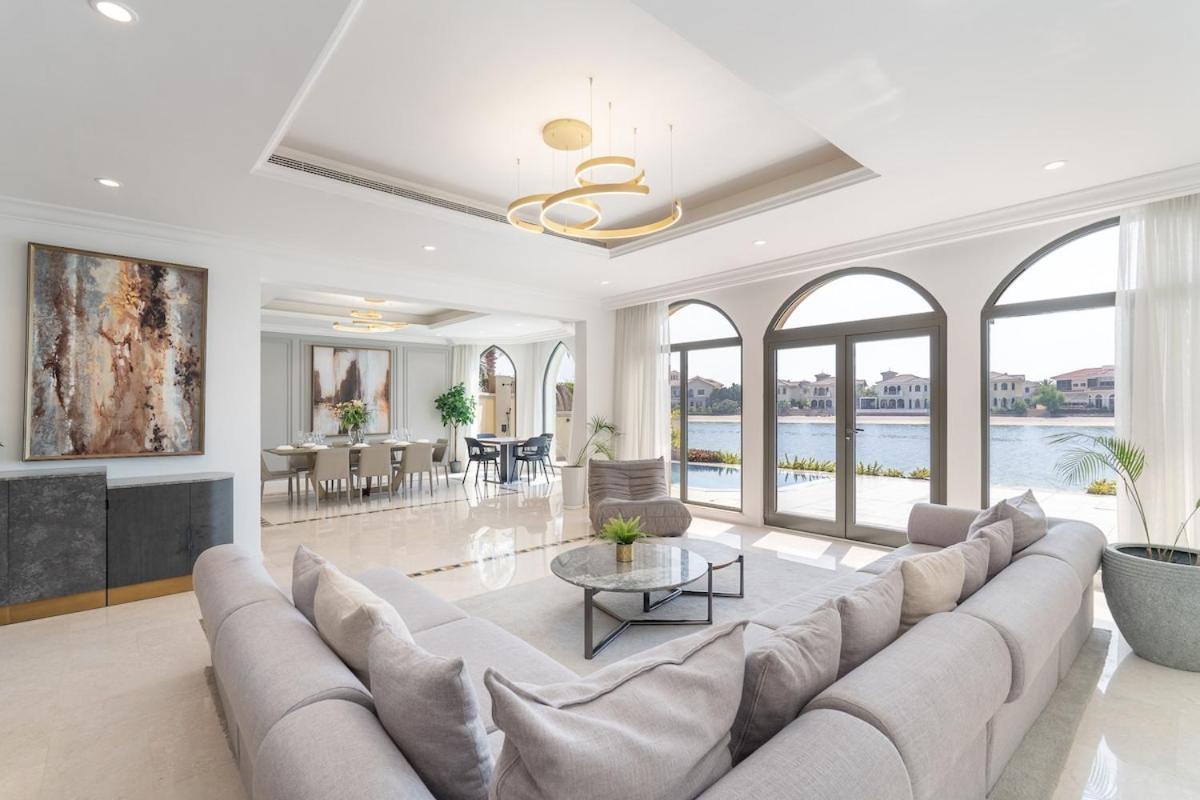 Elegant 5-bedroom On The With Private Pool At Palm Jumeirah Villa